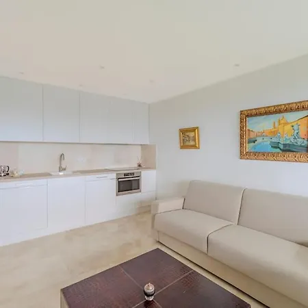 Le Jacinthe Piscine Tennis Apartment *
