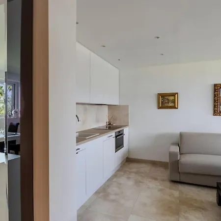 Le Jacinthe Piscine Tennis Apartment *