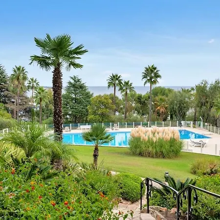 Le Jacinthe Piscine Tennis